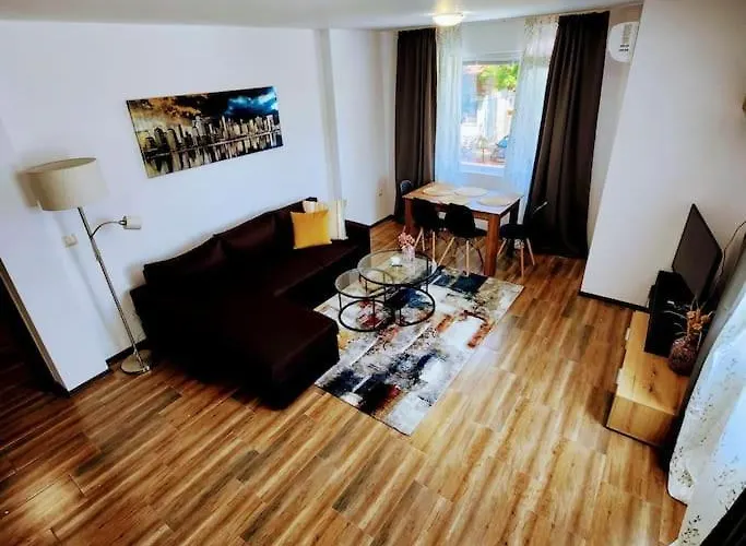 Aпартамент-софия/ Newhome Lux Daire