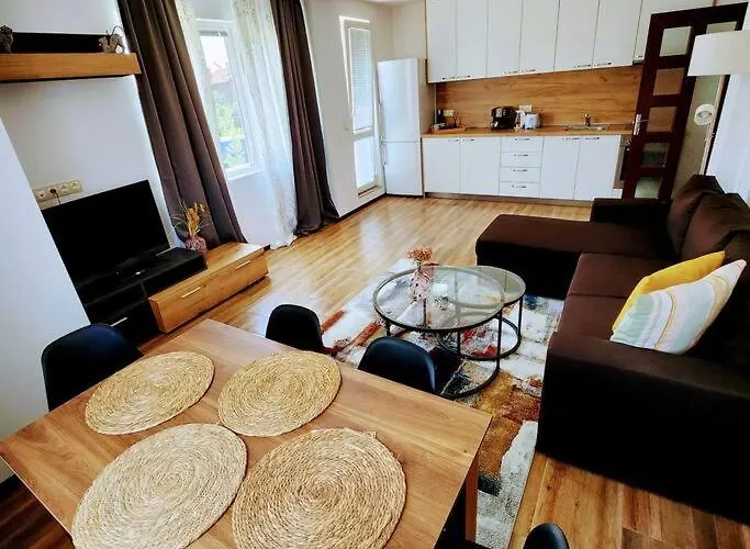 Aпартамент-софия/ Newhome Lux Daire